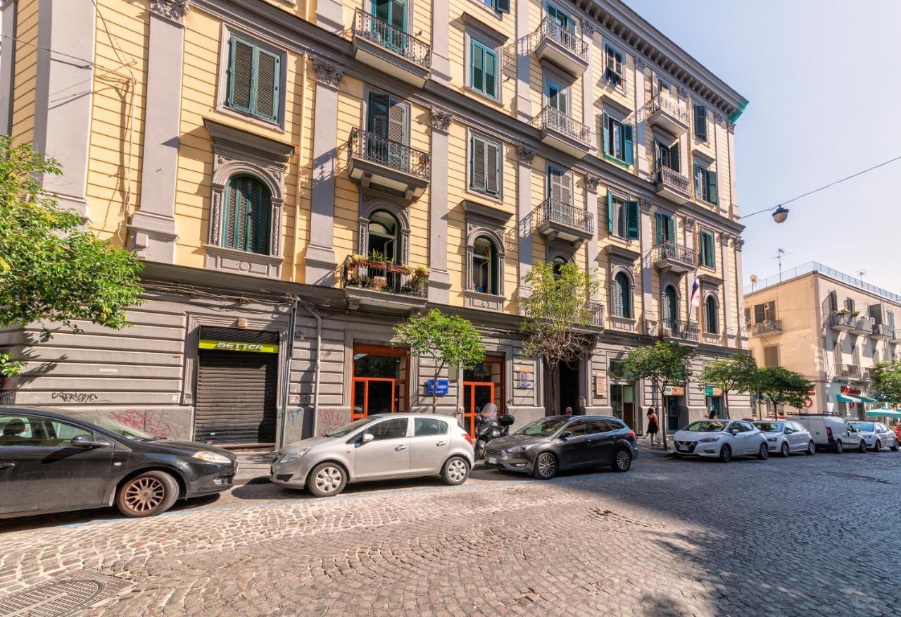 Be Italian Flat Duomo 319 Bed and Breakfast Νάπολη Εξωτερικό φωτογραφία
