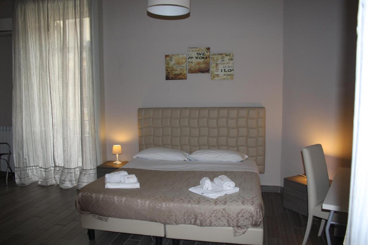 Be Italian Flat Duomo 319 Bed and Breakfast Νάπολη Εξωτερικό φωτογραφία